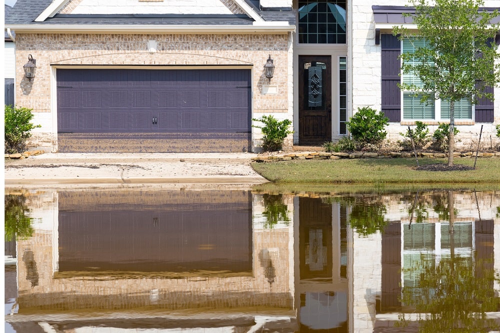 does renters insurance cover wall damage