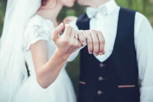 How to Insure an Engagement Ring and a Wedding Ring
